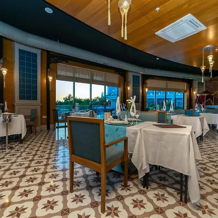 Commodore Elite & (adults Only) Hotell 5*