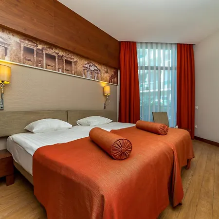 Commodore Elite & (adults Only)